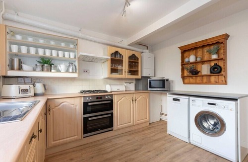 Cheltenham House | Tranquil Home on Leckhampton Hill with EV Charger