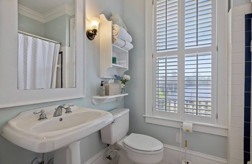 Historic Downtown Manteo Hotel | Tranquil House Inn
