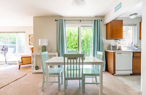 Gatewood Apartment | Tranquil king bed suite near ocean