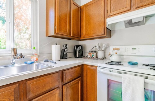 Gatewood Apartment | Tranquil king bed suite near ocean