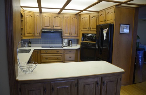 Virgil House | Tranquil Lake Front Home In NOTL with Hot Tub, Long-Term Stays