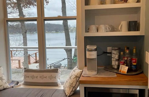 Monticello Cottage | Tranquil Lake Cottage