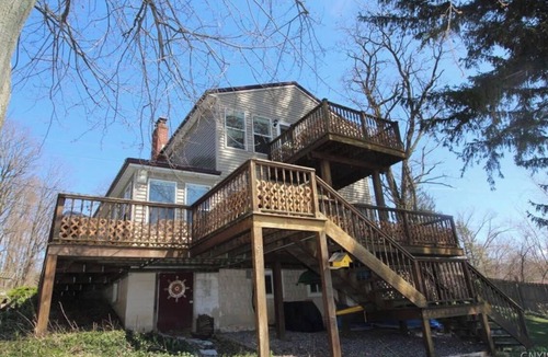 Jamesville House | Tranquil lake home