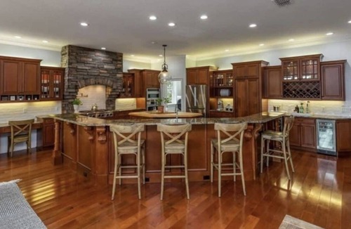 Heathrow House | Tranquil Lake Mansion