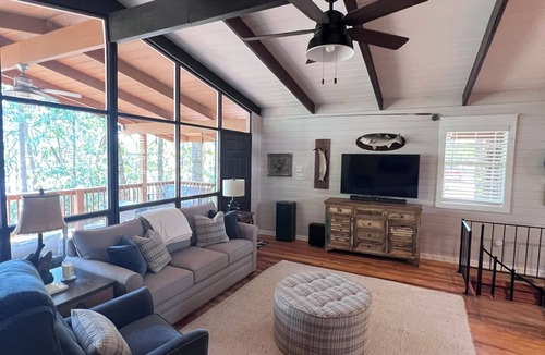 Higden Cabin | Tranquil lakefront 1-bedroom cabin on Greers Ferry Lake