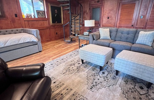 Higden Cabin | Tranquil lakefront 1-bedroom cabin on Greers Ferry Lake