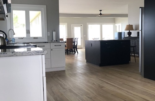 Olcott Cottage | Tranquil lakefront cottagen3 bedrooms 2 bath, sleeps 6