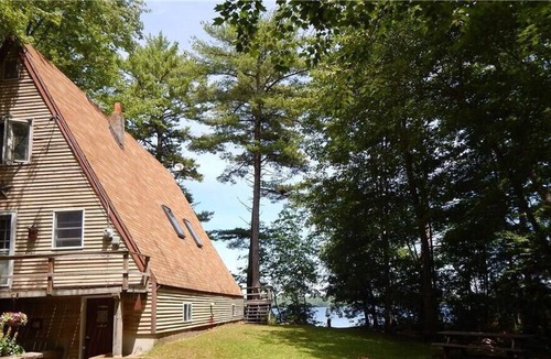 Damariscotta Cottage | Tranquil lakefront A-frame on Pemaquid Pond