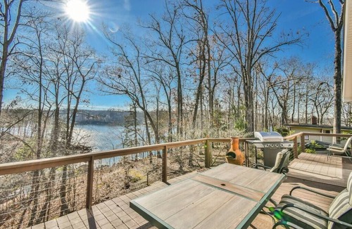 Flowery Branch House | Tranquil Lakeside Getaway with Modern Comfort