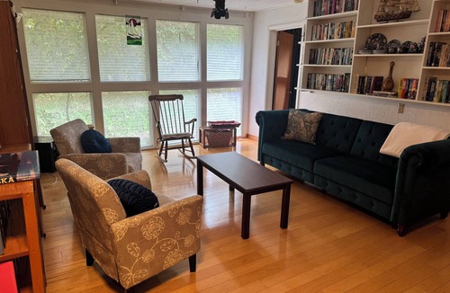 Corvallis House | Tranquil Lakeside Homenn