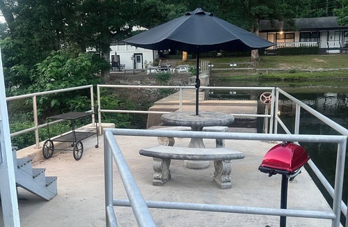 Flat Rock Condo | Tranquil Lakeside Waterfall Retreat-Leaf Season Is Here