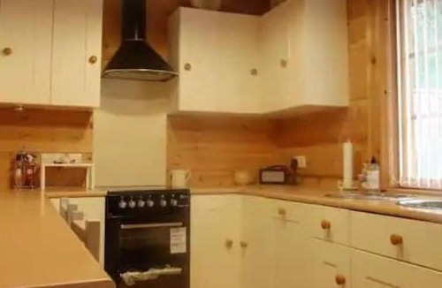 Cannards Grave Cabin | Tranquil log Cabin With Private Garden