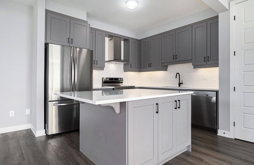 Munster Hamlet - Richmond House | Tranquil lovely townhome in Ottawa, Modern & bright + dedicated office area.