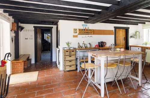 Chichester House | Tranquil Luxe in Country Cottage