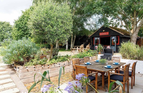 Chichester House | Tranquil Luxe in Country Cottage