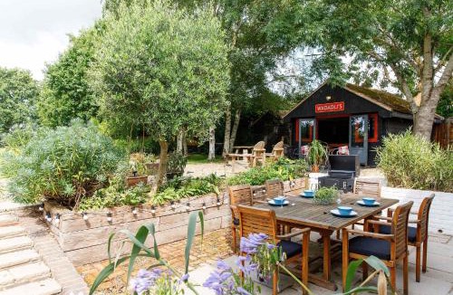 Chichester House | Tranquil Luxe in Country Cottage