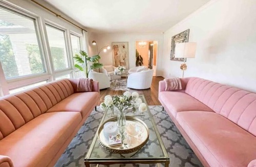 Donelson House | Tranquil Luxury Hot Tub Near Downtown, Airport