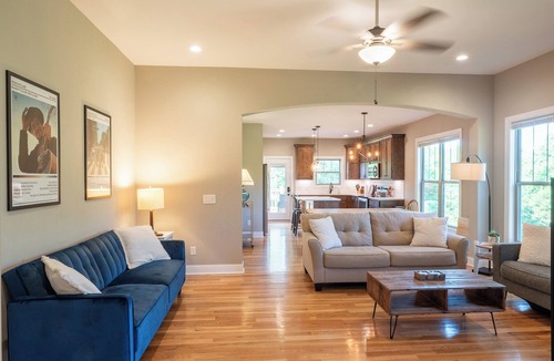 Greenbrier House | Tranquil Luxury on 6 Acres