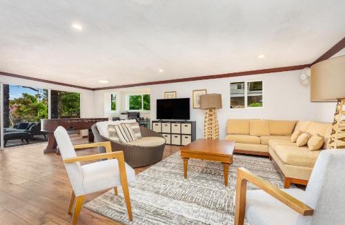 Portlock House | Tranquil Marina Front Pool House Resort