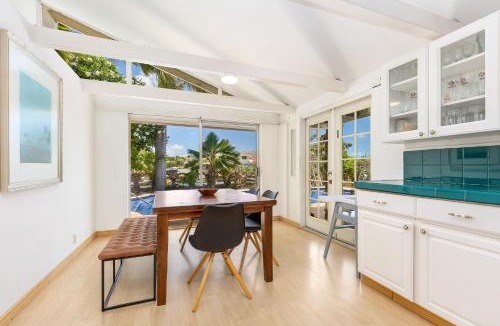 Portlock House | Tranquil Marina Front Pool House Resort