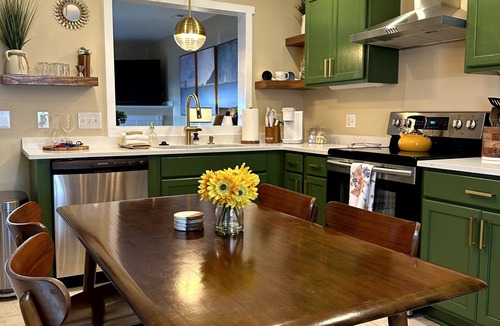 Jacksonville House | Tranquil Mid-Century on Meadow: Joyfully and passionately created to enjoy.