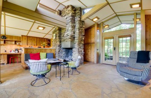 Hardy House | Tranquil Mid-Century Modern Cottage w/Forest View