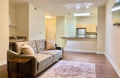 New Pathways Apartment | Tranquil Midtown Apartment