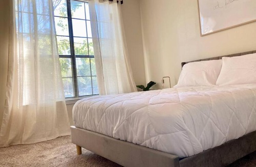 New Pathways Apartment | Tranquil Midtown Apartment