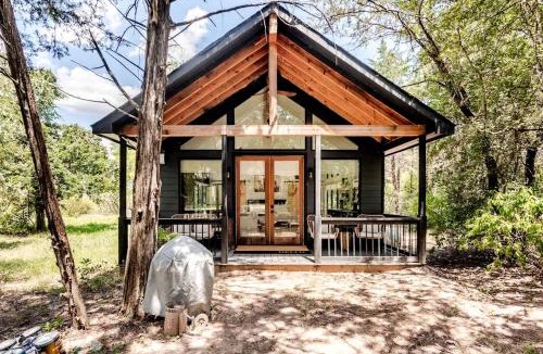 Cedar Creek House | Tranquil Modern Cabin with Friendly Farm Animals & Pond Views Near Cedar Creek, Texas
