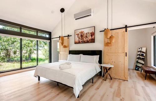 Cedar Creek House | Tranquil Modern Cabin with Friendly Farm Animals & Pond Views Near Cedar Creek, Texas