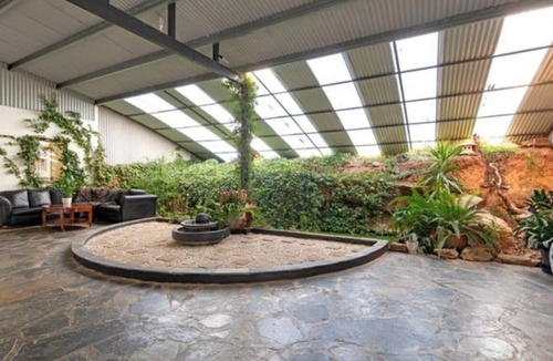 Clare And Gilbert Valleys Council House | Tranquil motel style large room.