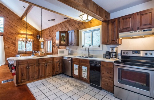 Londonderry Ski Chalet | Tranquil Mountain Chalet- fireplace, deck, sauna, hiking trails, close to skiing