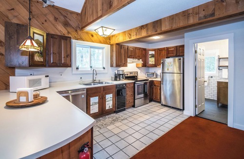Londonderry Ski Chalet | Tranquil Mountain Chalet- fireplace, deck, sauna, hiking trails, close to skiing