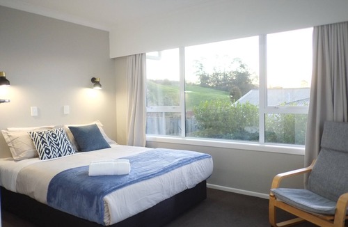 Rotorua House | Tranquil mountain peak