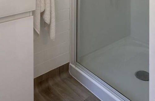 Mount Eden House | Tranquil Nest Escape with deck and garden