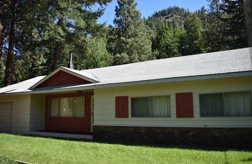 Naches House | Tranquil, Nostalgic Riverfront Property on 1/2 acre on White Pass
