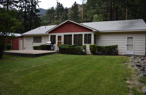 Naches House | Tranquil, Nostalgic Riverfront Property on 1/2 acre on White Pass