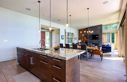Central Huron House | Tranquil Oasis, 3 King beds, Hot tub, Games rooms