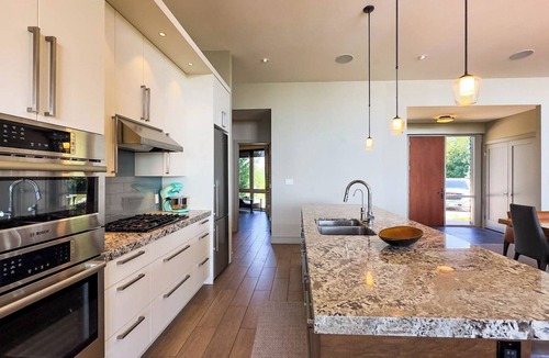Central Huron House | Tranquil Oasis, 3 King beds, Hot tub, Games rooms