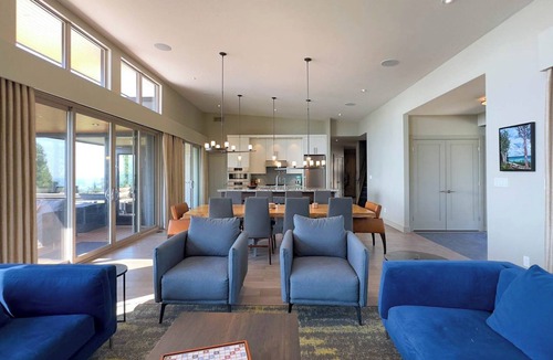 Central Huron House | Tranquil Oasis, 3 King beds, Hot tub, Games rooms