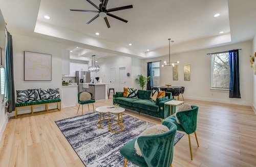 Southeast Houston House | Tranquil Oasis Get Away