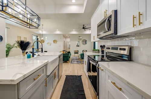 Southeast Houston House | Tranquil Oasis Get Away
