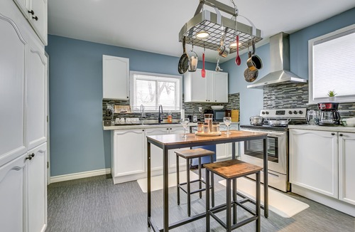 Lakeview House | Tranquil Oasis in Lakeview