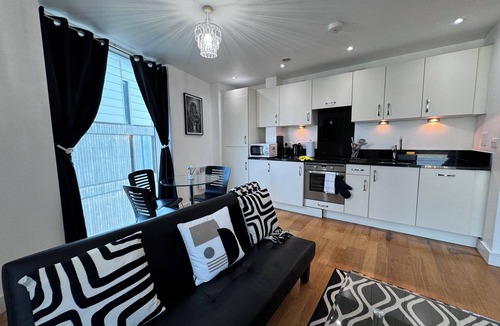 Chatham Apartment | Tranquil Oasis surrounded by restaurants, shops, bars, and a multiplex cinema.