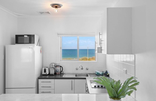West Beach Apartment | Tranquil Oceanview Escape - Relax & Reset
