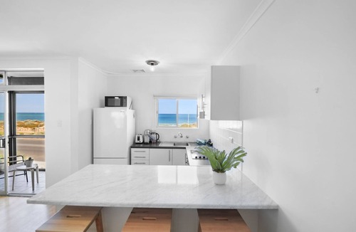 West Beach Apartment | Tranquil Oceanview Escape - Relax & Reset