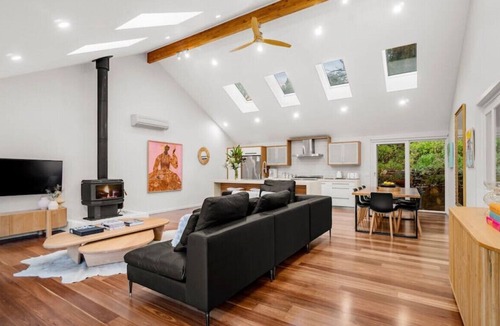 North Warrandyte House | Tranquil, open-plan designer escape 25km from CBD