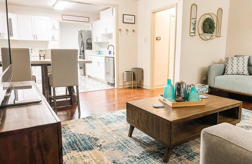Bay Area House | Tranquil Paradise! Release, Relax and Unwind. Close to Bay.