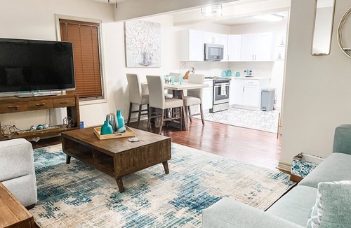 Bay Area House | Tranquil Paradise! Release, Relax and Unwind. Close to Bay.