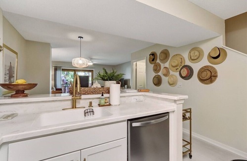 American Beach Condo | Tranquil Peace - Hosted By Moore AI Rentals